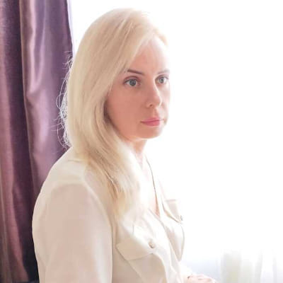 Репетитор по математике и информатике Анна Валерьевна Выглендалова. Высшее образование, подготовка к ОГЭ и ЕГЭ, помощь школьникам.